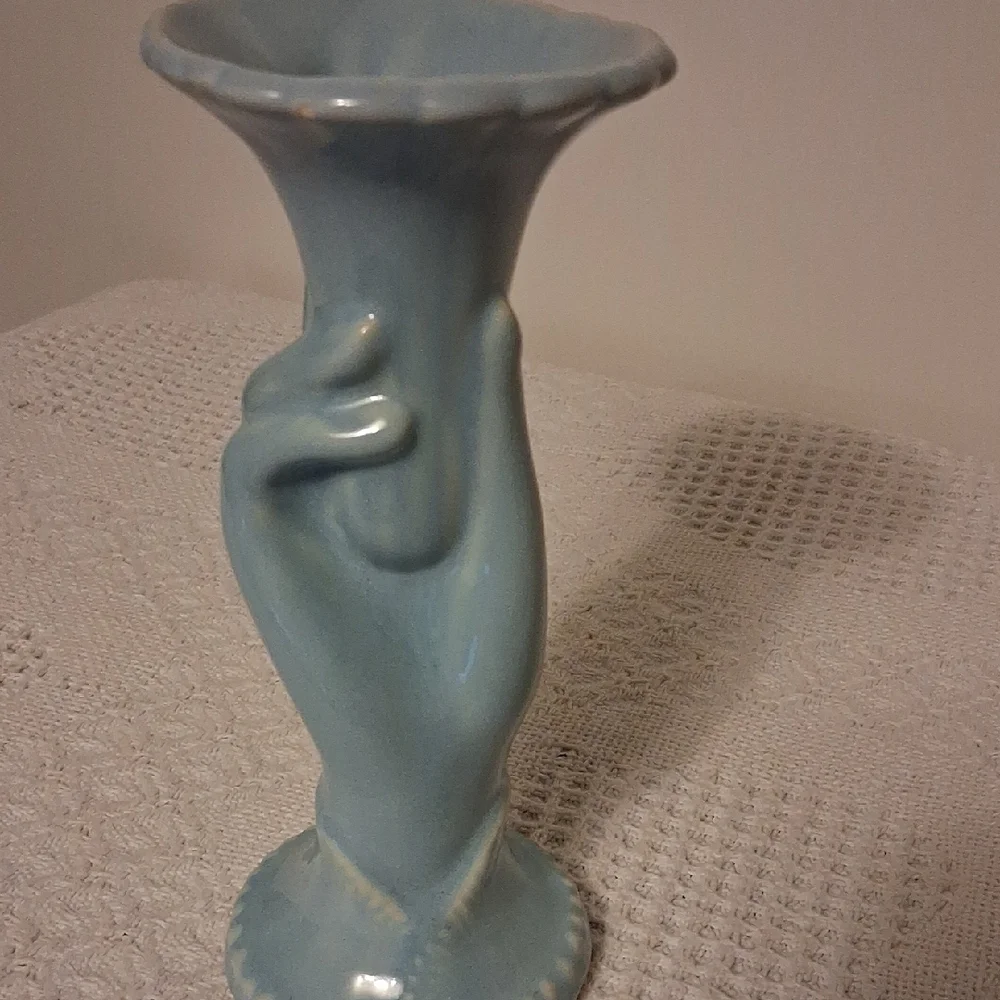 🌷 Vintage Shawnee Pottery Blue Tulip Hand Vase – USA, 1940s